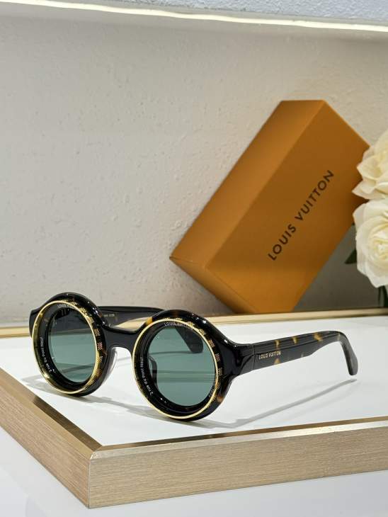 Picture of Louis Vuitton Sunglasses _SKUfw76145729fw